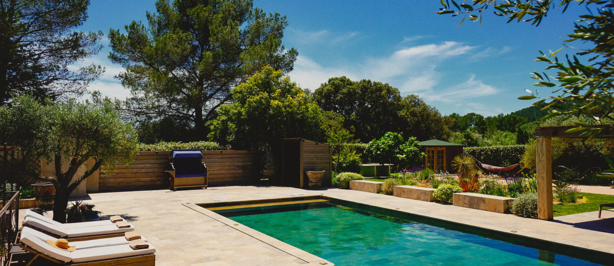 Villas with swimming pools in France header