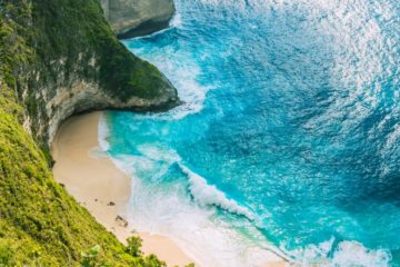 Manta Bay or Kelingking Beach on Nusa Penida Island, Bali, Indonesia.