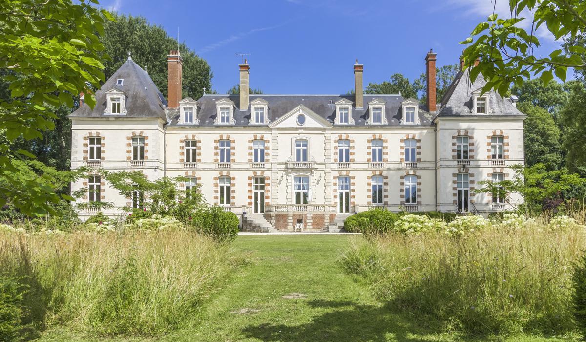 Top 24 Chateaux To Rent In 2024 Oliver S Travels Top Props In France   Crop 9999 1000 Chateau Des Bijoux Burgundy Olivers Travels7 1 