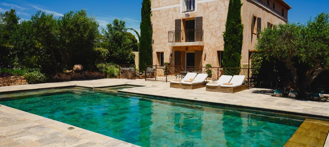 Les Cigales - villas with swimming pools in France