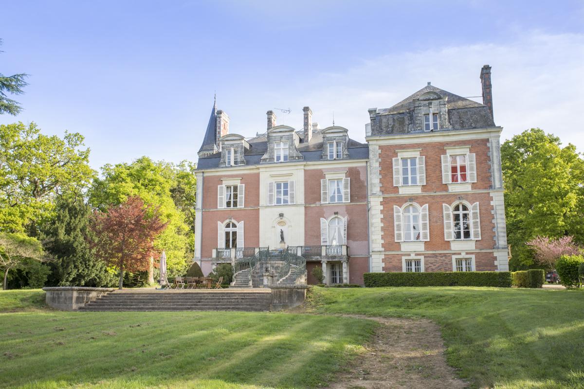 Chateau De Flora, Loire Valley | Oliver's Travels