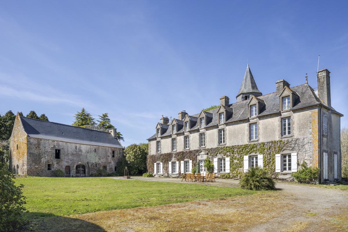 Chateau De Lothea, Brittany | Oliver's Travels