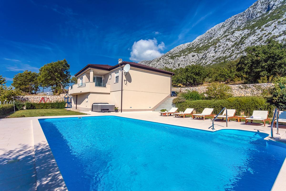 Villa Gata, Omis | Oliver's Travels