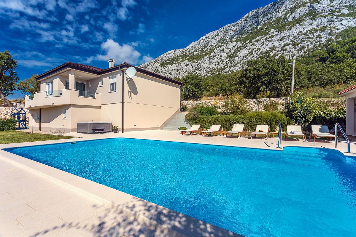 Villa Gata, Omis | Oliver's Travels