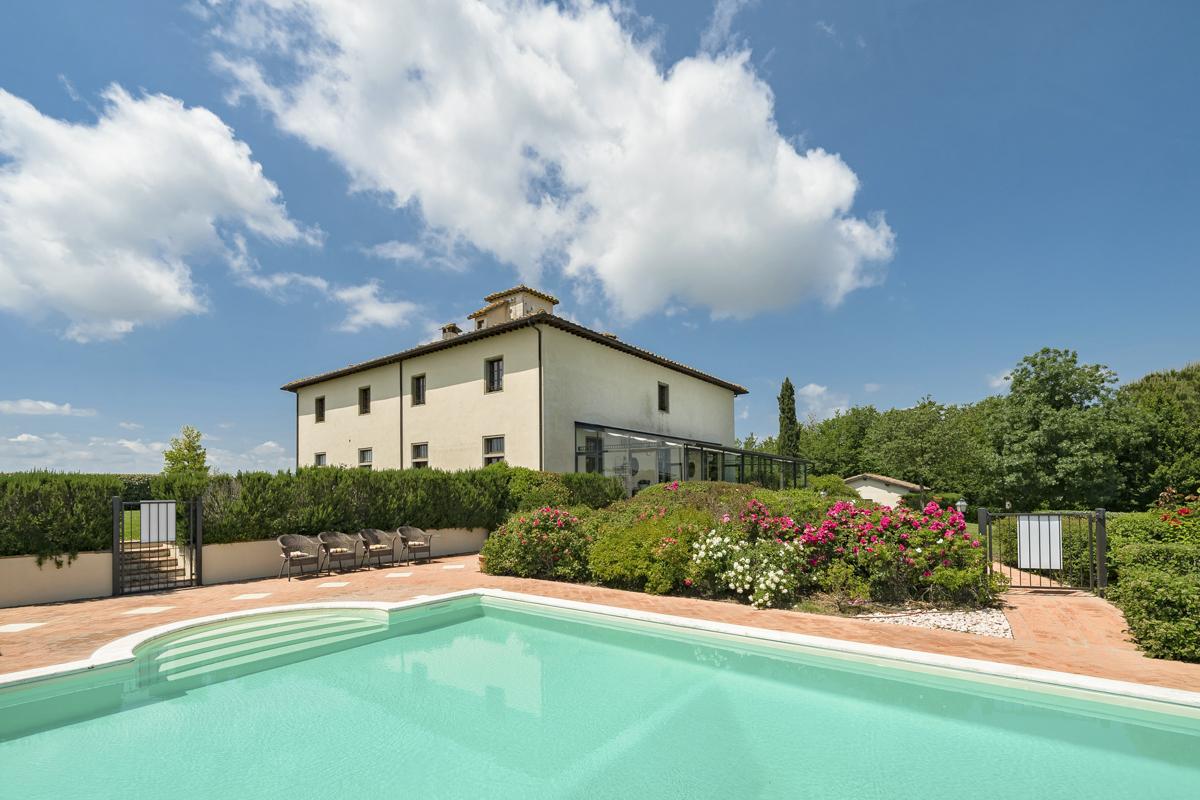 Villa Mimi, Chianti & Arezzo | Oliver's Travels