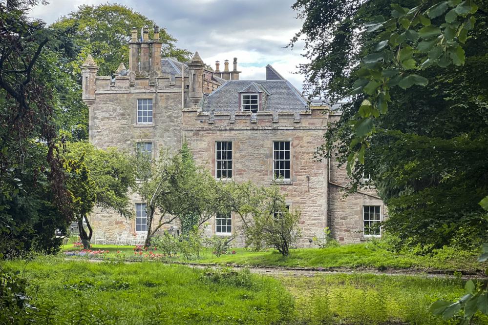 Averon Castle, Highlands | Oliver's Travels